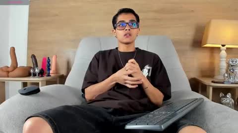 cristian_suarezz_ online show from October 9, 9:46 pm
