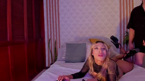 Snapshot of cristianblaze_pamelareal chatting on May 17, 1:03 am Cris Pame online show from May 17, 1:03 am
