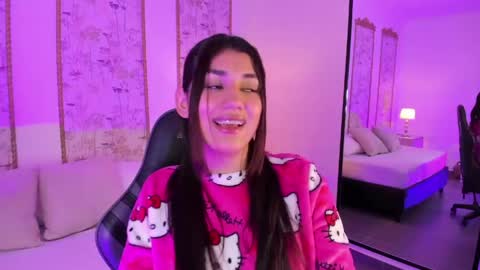 Snapshot of cristin_collins chatting on June 1, 10:22 pm C R I S T I N online show from June 1, 10:22 pm