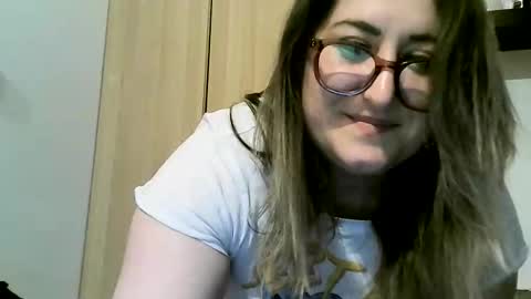 cristina20021991 online show from April 7, 12:44 am