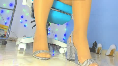 Snapshot of cristinavanegas chatting on January 4, 7:34 pm Julieta online show from January 4, 7:34 pm