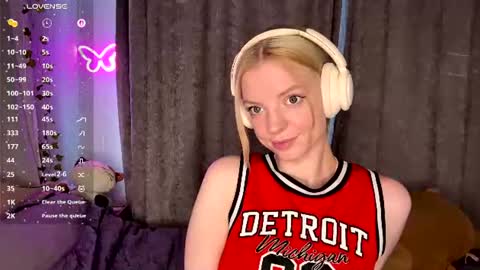 Snapshot of cristinekondo chatting on July 13, 3:26 pm Marry online show from July 13, 3:26 pm