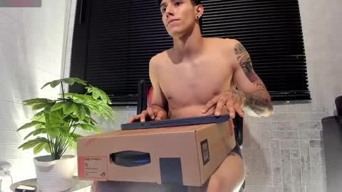 Snapshot of cristopher23_ chatting on February 28, 8:18 pm cristopher23 online show from February 28, 8:18 pm