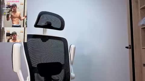 Snapshot of cristopher23_ chatting on October 8, 1:25 am cristopher23 online show from October 8, 1:25 am