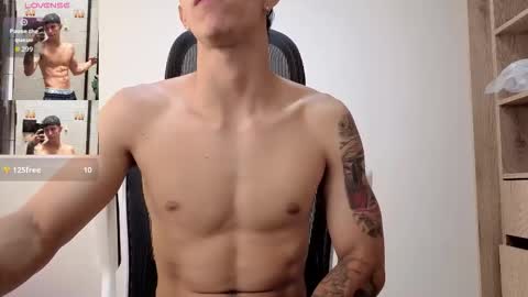 Snapshot of cristopher23_ chatting on October 8, 3:20 pm cristopher23 online show from October 8, 3:20 pm