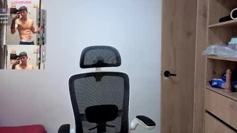 Snapshot of cristopher23_ chatting on October 11, 1:53 pm cristopher23 online show from October 11, 1:53 pm