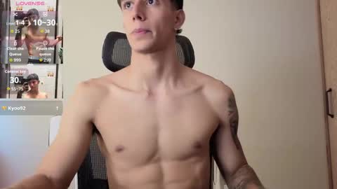 Snapshot of cristopher23_ chatting on November 28, 6:43 pm cristopher23 online show from November 28, 6:43 pm