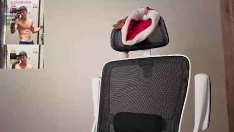 Snapshot of cristopher23_ chatting on December 2, 1:17 pm cristopher23 online show from December 2, 1:17 pm