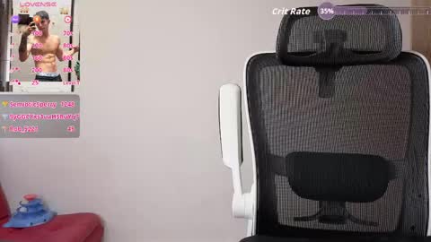 cristopher23  online show from April 19, 6:10 pm