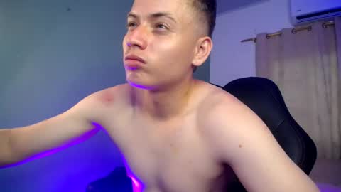 cristopher_2004 online show from June 16, 3:03 pm