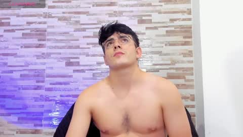 Snapshot of cristopher_russo chatting on May 15, 11:12 pm CRISTOPHER online show from May 15, 11:12 pm