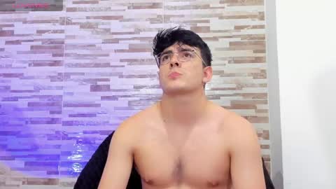 Snapshot of cristopher_russo chatting on May 16, 12:29 am CRISTOPHER online show from May 16, 12:29 am