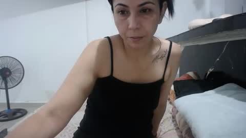 Snapshot of crisyoha4020 chatting on October 6, 5:49 am crisyoha4020 online show from October 6, 5:49 am