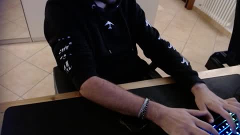 crocken_bisc online show from December 20, 4:25 pm