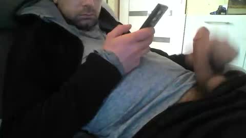 Snapshot of crosik1908 chatting on January 27, 9:13 am crosik1908 online show from January 27, 9:13 am