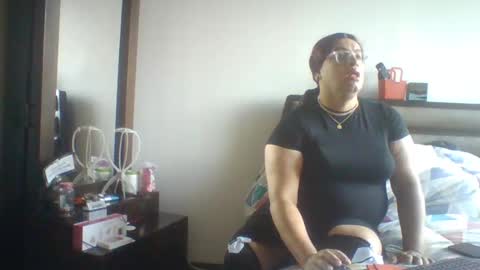 Snapshot of crossdresser64 chatting on January 6, 12:13 pm Linda Cross online show from January 6, 12:13 pm