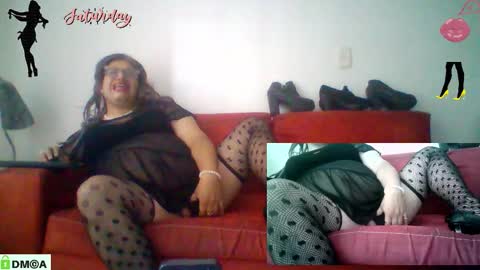 Snapshot of crossdresser64 chatting on November 29, 7:17 pm Linda Cross online show from November 29, 7:17 pm