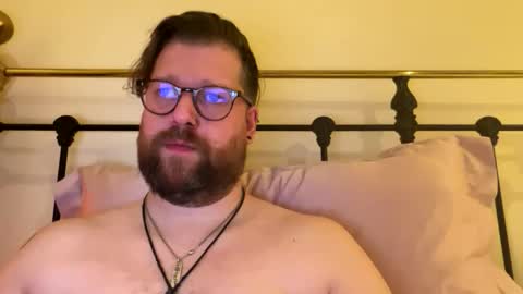 Snapshot of crouchendtiger chatting on November 5, 12:21 am crouchendtiger online show from November 5, 12:21 am