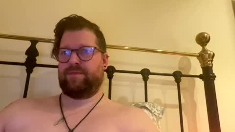 Snapshot of crouchendtiger chatting on November 21, 12:43 am crouchendtiger online show from November 21, 12:43 am