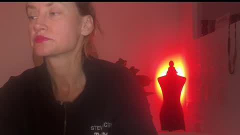 Snapshot of cruellacuck chatting on February 8, 2:09 pm CruellaCuck online show from February 8, 2:09 pm