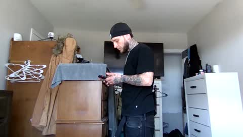 cruz815 online show from April 12, 2:11 pm