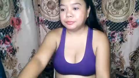 Snapshot of crystal_april chatting on November 27, 2:57 am Crys online show from November 27, 2:57 am