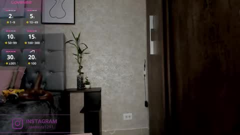 Snapshot of crystal_beennz chatting on September 30, 3:33 am online show from September 30, 3:33 am