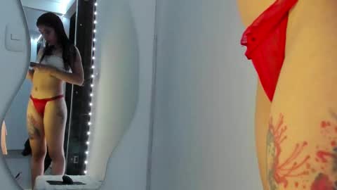 crystal_rainers online show from December 3, 6:04 am