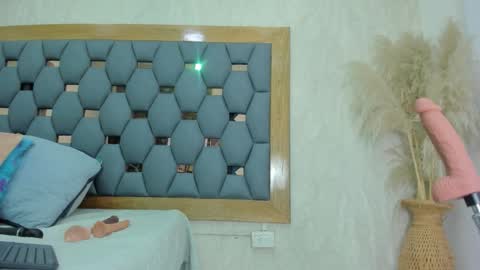 crystal_sm online show from December 5, 3:26 am