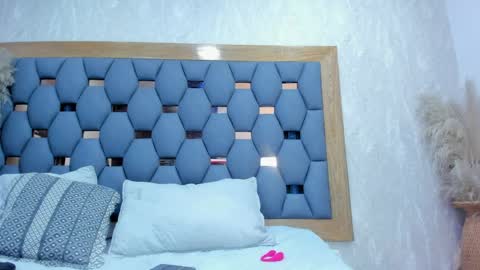 crystal_sm online show from April 7, 3:07 am