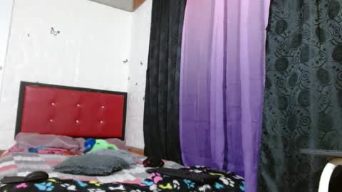 Snapshot of crystal_starx chatting on February 3, 12:36 am Crystal Blaze online show from February 3, 12:36 am