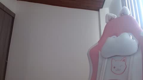 Snapshot of crystal_starx chatting on September 10, 1:00 pm Crystal Blaze online show from September 10, 1:00 pm
