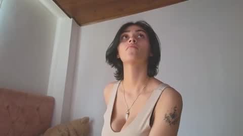 Snapshot of crystal_starx chatting on October 2, 3:52 pm Crystal Blaze online show from October 2, 3:52 pm