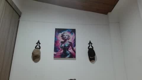 Crystal Blaze online show from April 20, 11:50 pm