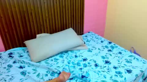 I AM CRYSTAL online show from January 15, 9:20 pm