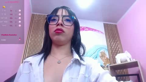 I AM CRYSTAL online show from November 15, 7:21 pm