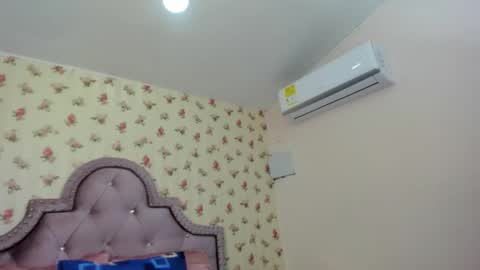 Snapshot of crystal_watson0 chatting on May 15, 1:40 pm Milf Latina online show from May 15, 1:40 pm