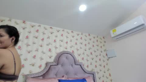 Snapshot of crystal_watson0 chatting on May 26, 1:29 pm Milf Latina online show from May 26, 1:29 pm