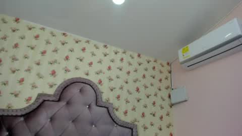 Snapshot of crystal_watson0 chatting on August 6, 3:14 pm Milf Latina online show from August 6, 3:14 pm