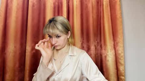 Snapshot of crystalfever_ chatting on May 16, 7:56 pm Mary online show from May 16, 7:56 pm