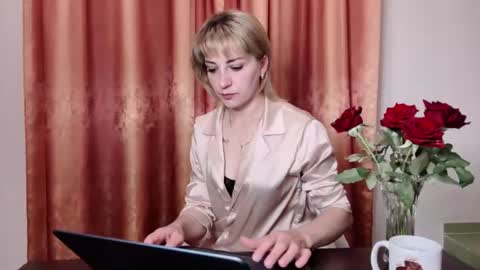 Snapshot of crystalfever_ chatting on June 14, 8:55 pm Mary online show from June 14, 8:55 pm