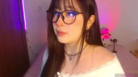 Snapshot of crystalitesq chatting on June 18, 1:04 pm Olivia online show from June 18, 1:04 pm