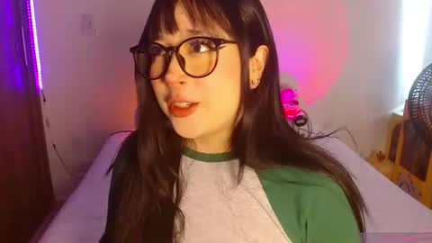 Snapshot of crystalitesq chatting on June 23, 1:42 pm Olivia online show from June 23, 1:42 pm