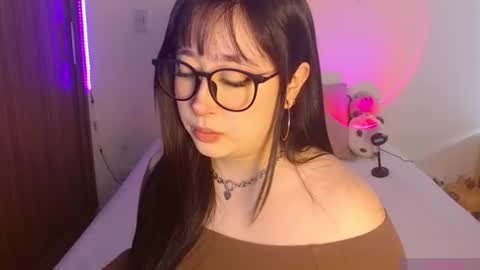Snapshot of crystalitesq chatting on July 9, 1:26 pm Olivia online show from July 9, 1:26 pm