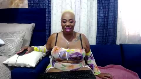 crystaljes online show from January 22, 4:02 pm