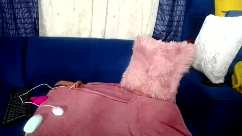 crystaljes online show from September 21, 2:08 pm