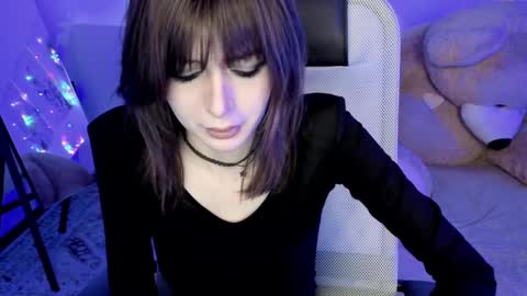 crystallbloom online show from April 3, 1:14 am