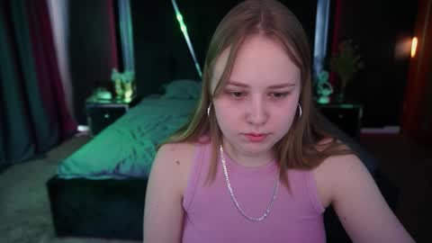 Snapshot of crystallpaws_ chatting on September 22, 1:46 pm crystallpaws_ online show from September 22, 1:46 pm