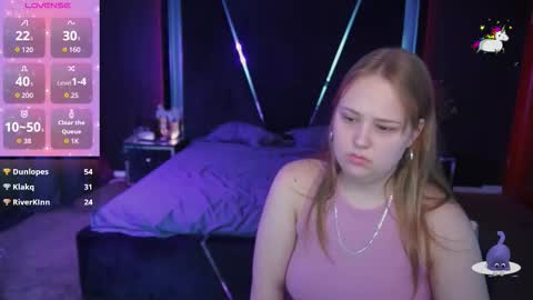 Snapshot of crystallpaws_ chatting on September 23, 1:52 am crystallpaws_ online show from September 23, 1:52 am