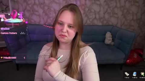 crystallpaws_ online show from April 21, 6:09 am